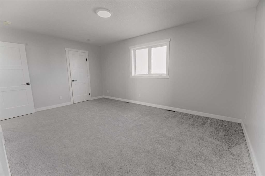 209 3 Street, Hays, AB - Indoor Photo Showing Other Room