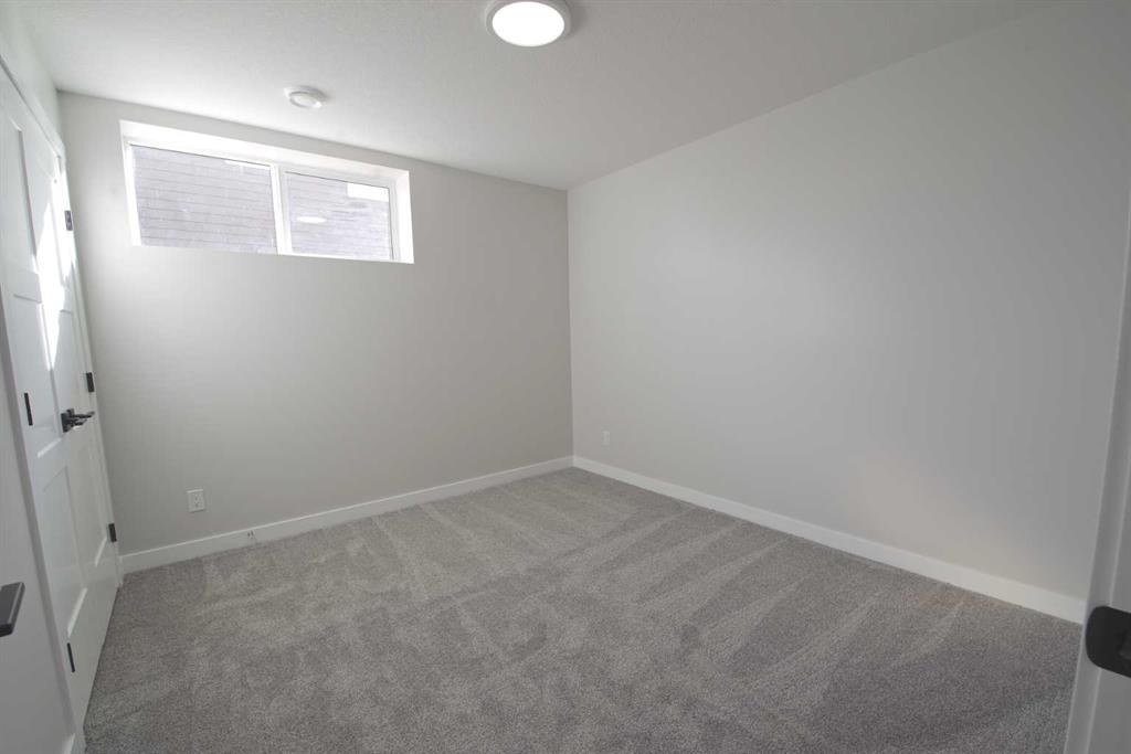 209 3 Street, Hays, AB - Indoor Photo Showing Other Room