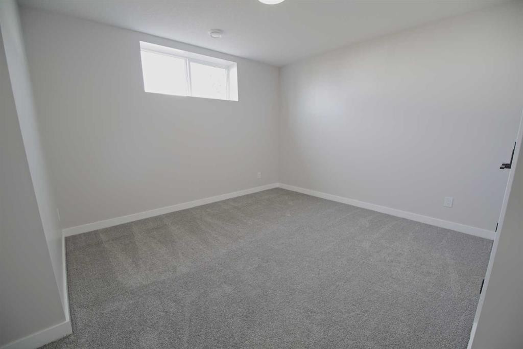 209 3 Street, Hays, AB - Indoor Photo Showing Other Room