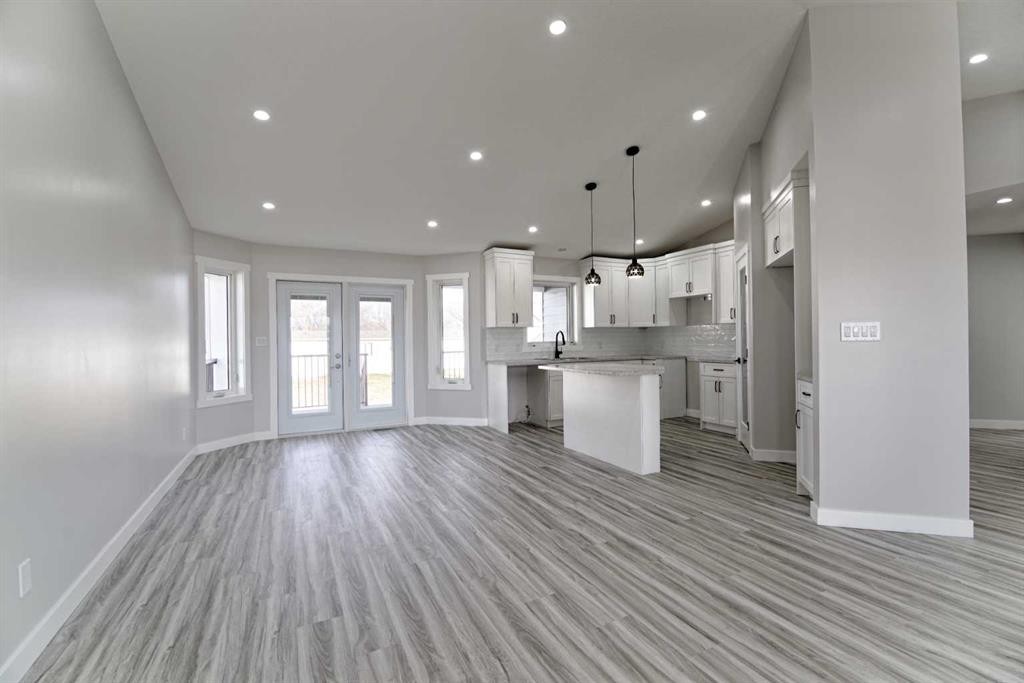 209 3 Street, Hays, AB - Indoor Photo Showing Kitchen With Upgraded Kitchen