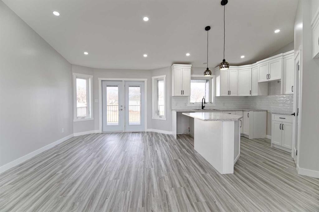 209 3 Street, Hays, AB - Indoor Photo Showing Kitchen With Upgraded Kitchen
