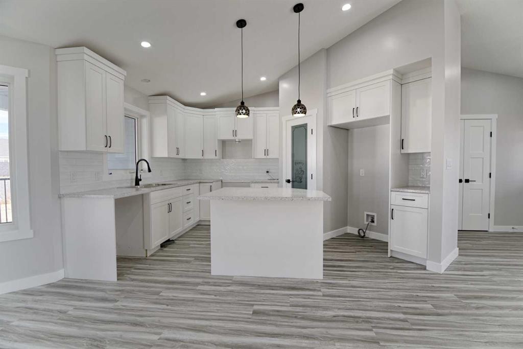 209 3 Street, Hays, AB - Indoor Photo Showing Kitchen