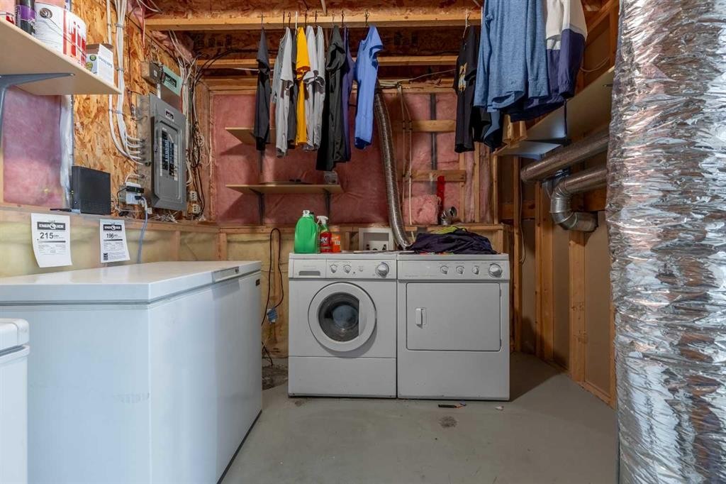 188 Cougar Way North, Lethbridge, AB - Indoor Photo Showing Laundry Room