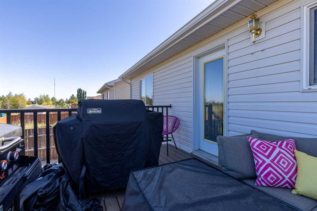 188 Cougar Way North, Lethbridge, AB - Outdoor With Exterior
