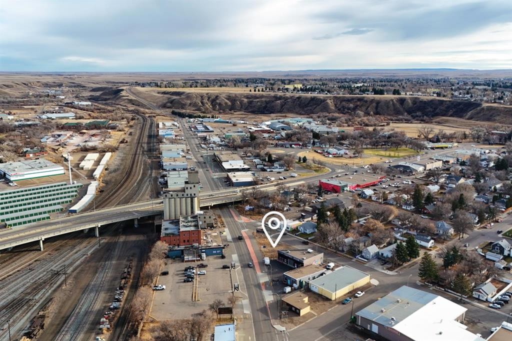 698 South Railway Street Se, Medicine Hat, AB