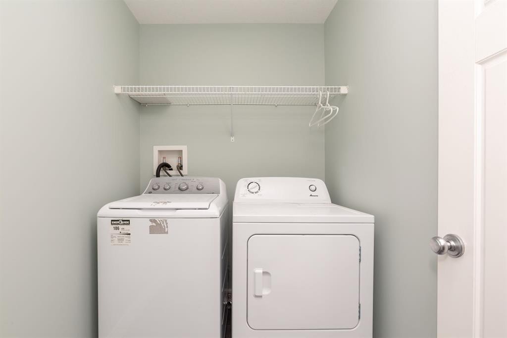 847 Mt Sundance Manor West, Lethbridge, AB - Indoor Photo Showing Laundry Room