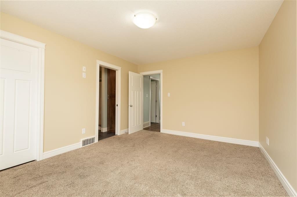 847 Mt Sundance Manor West, Lethbridge, AB - Indoor Photo Showing Other Room