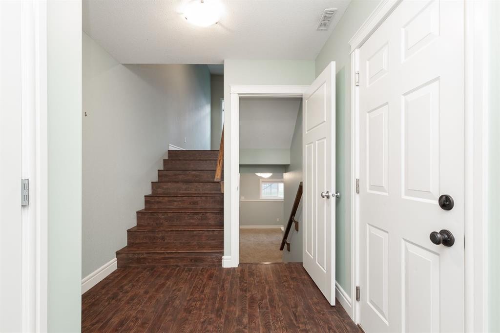 847 Mt Sundance Manor West, Lethbridge, AB - Indoor Photo Showing Other Room