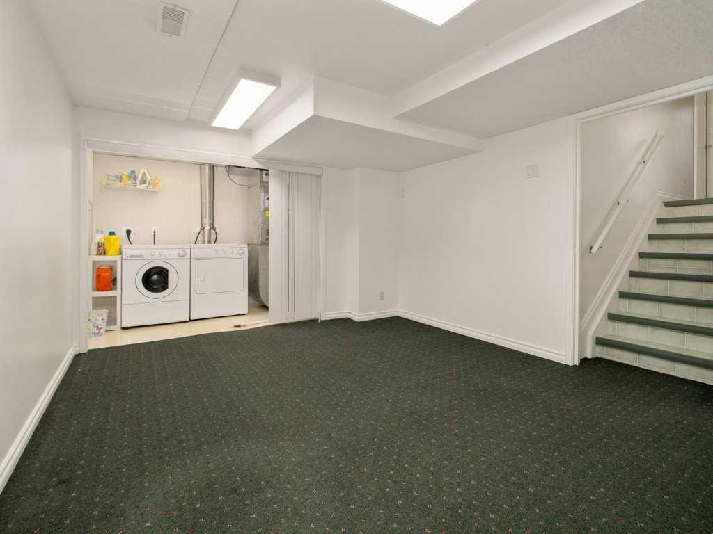 5-1520 23 Avenue North, Lethbridge, AB - Indoor Photo Showing Laundry Room