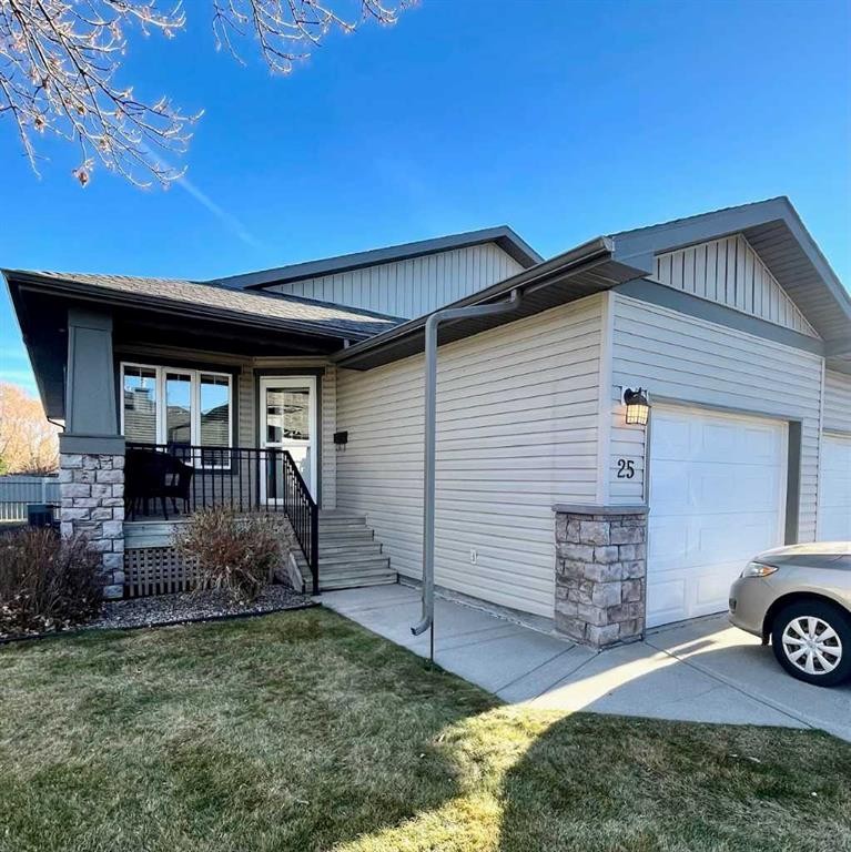 25-284 Cougar Way North, Lethbridge, AB - Outdoor
