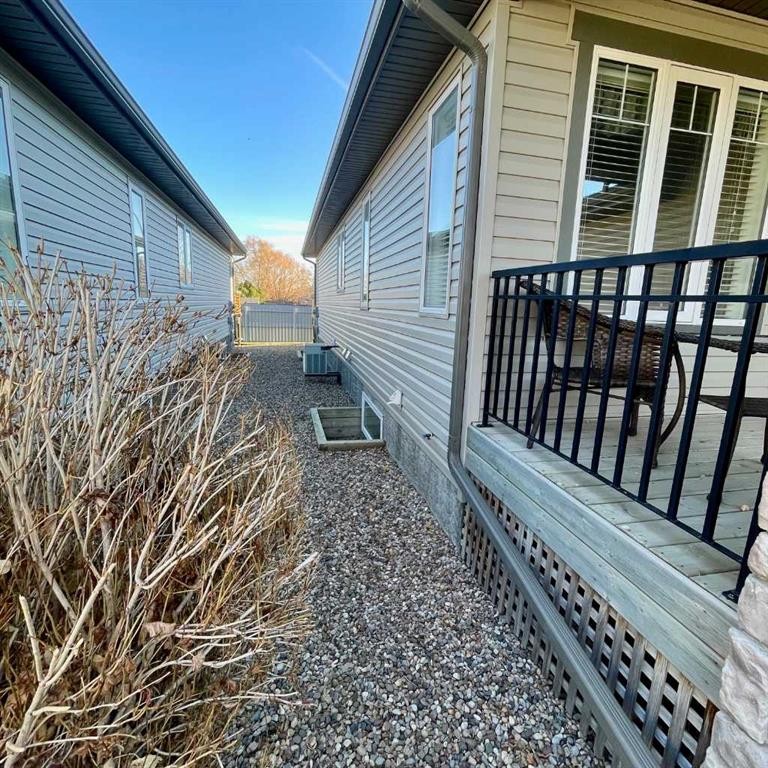 25-284 Cougar Way North, Lethbridge, AB - Outdoor With Exterior