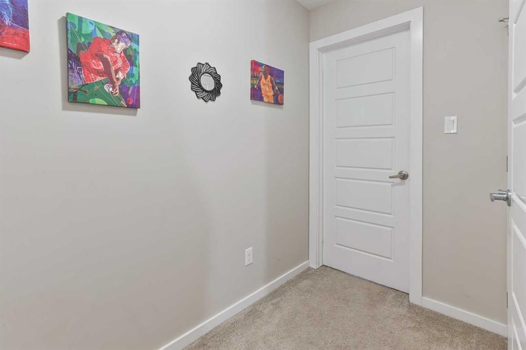 2-1180 Keystone Road West, Lethbridge, AB - Indoor Photo Showing Other Room