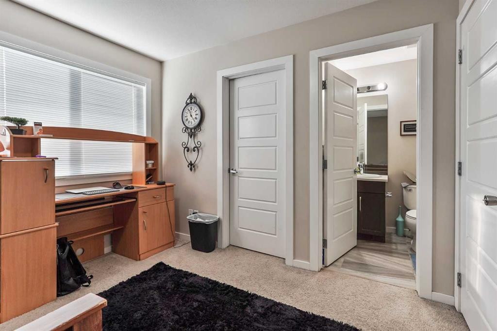 2-1180 Keystone Road West, Lethbridge, AB - Indoor