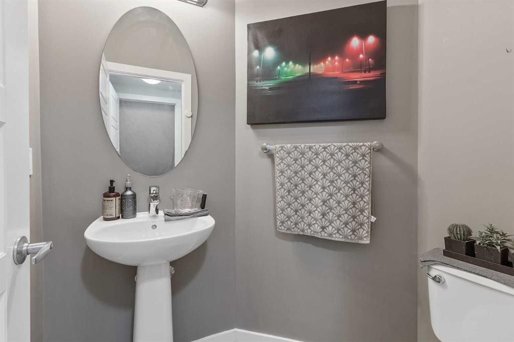 2-1180 Keystone Road West, Lethbridge, AB - Indoor Photo Showing Bathroom