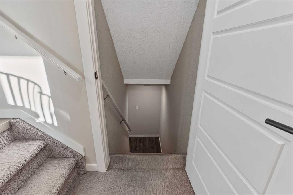 2-1180 Keystone Road West, Lethbridge, AB - Indoor Photo Showing Other Room