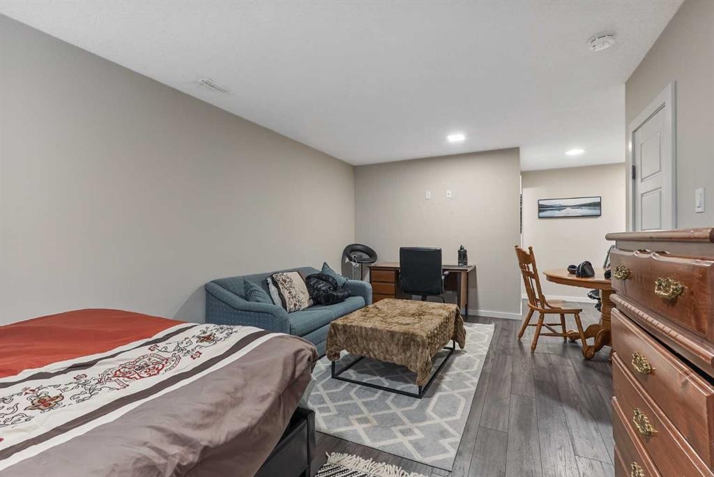 2-1180 Keystone Road West, Lethbridge, AB - Indoor