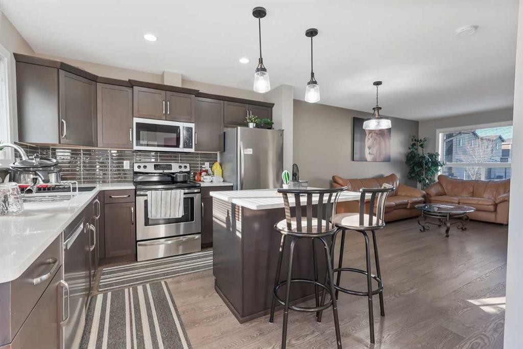 2-1180 Keystone Road West, Lethbridge, AB - Indoor Photo Showing Kitchen With Double Sink With Upgraded Kitchen