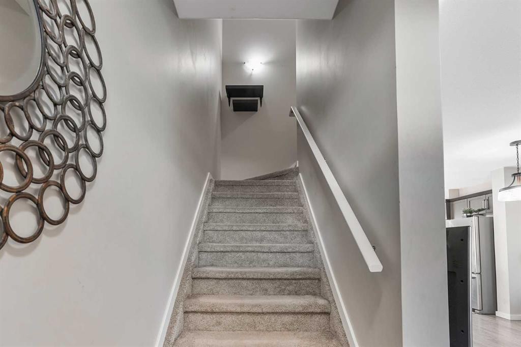 2-1180 Keystone Road West, Lethbridge, AB - Indoor Photo Showing Other Room