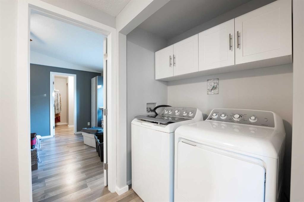 42 Westover Crescent, Claresholm, AB - Indoor Photo Showing Laundry Room