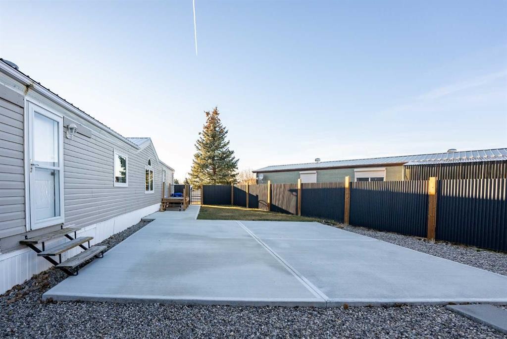 42 Westover Crescent, Claresholm, AB - Outdoor With Exterior