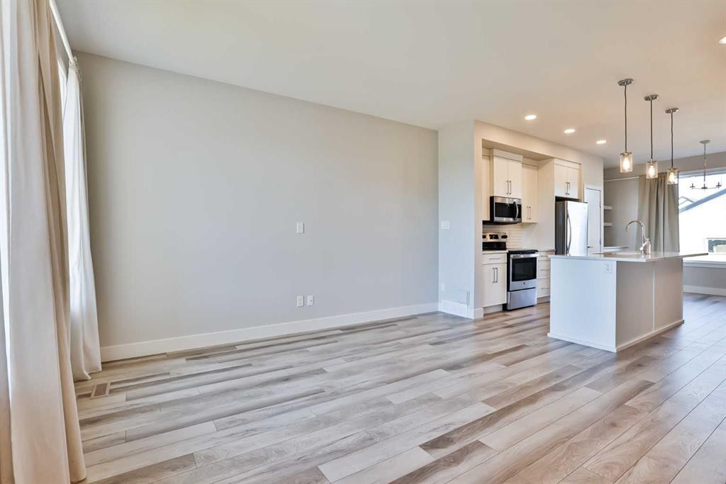 3009 46 Street South, Lethbridge, AB - Indoor Photo Showing Kitchen With Upgraded Kitchen
