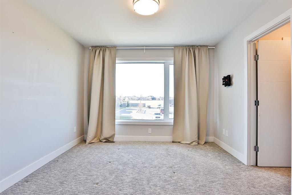 3009 46 Street South, Lethbridge, AB - Indoor