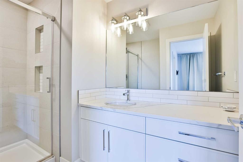 3009 46 Street South, Lethbridge, AB - Indoor Photo Showing Bathroom