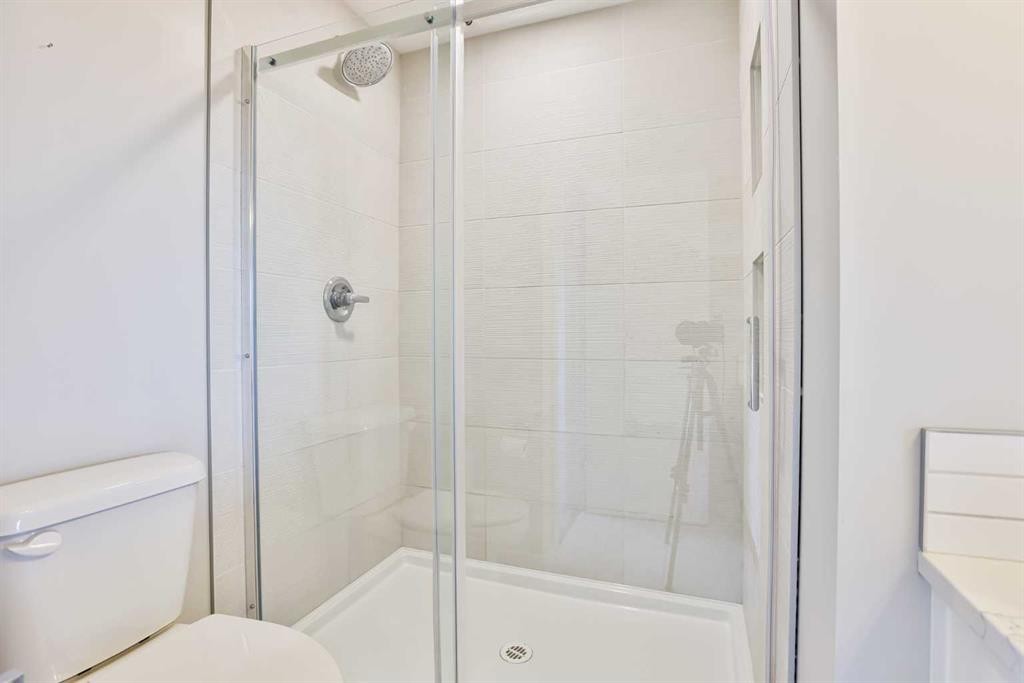 3009 46 Street South, Lethbridge, AB - Indoor Photo Showing Bathroom