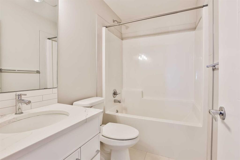 3009 46 Street South, Lethbridge, AB - Indoor Photo Showing Bathroom