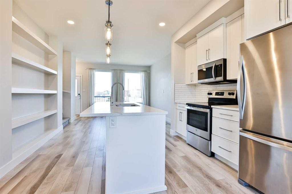 3009 46 Street South, Lethbridge, AB - Indoor Photo Showing Kitchen With Upgraded Kitchen
