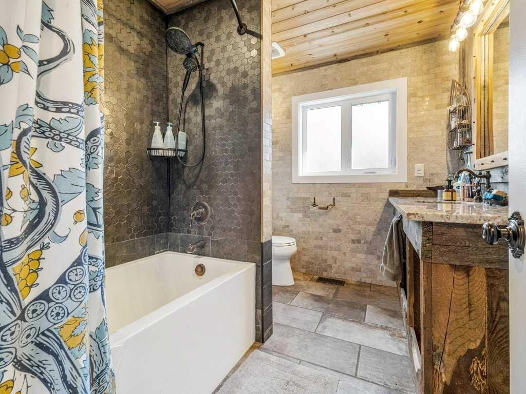 6501 22 Avenue, Coleman, AB - Indoor Photo Showing Bathroom