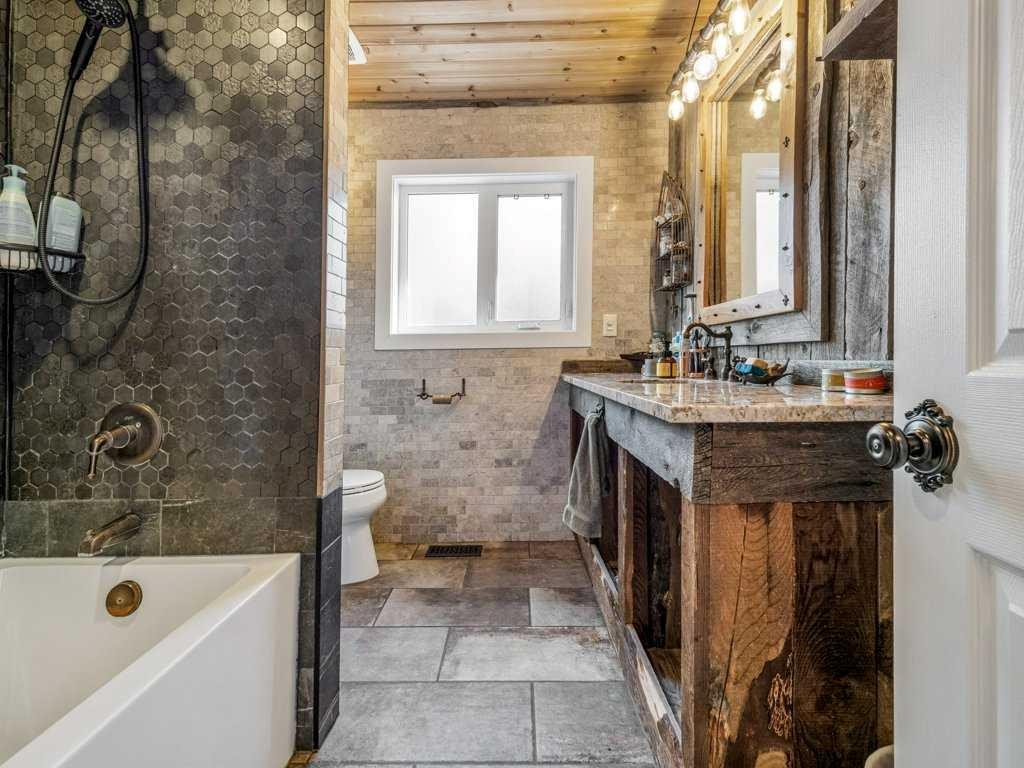 6501 22 Avenue, Coleman, AB - Indoor Photo Showing Bathroom