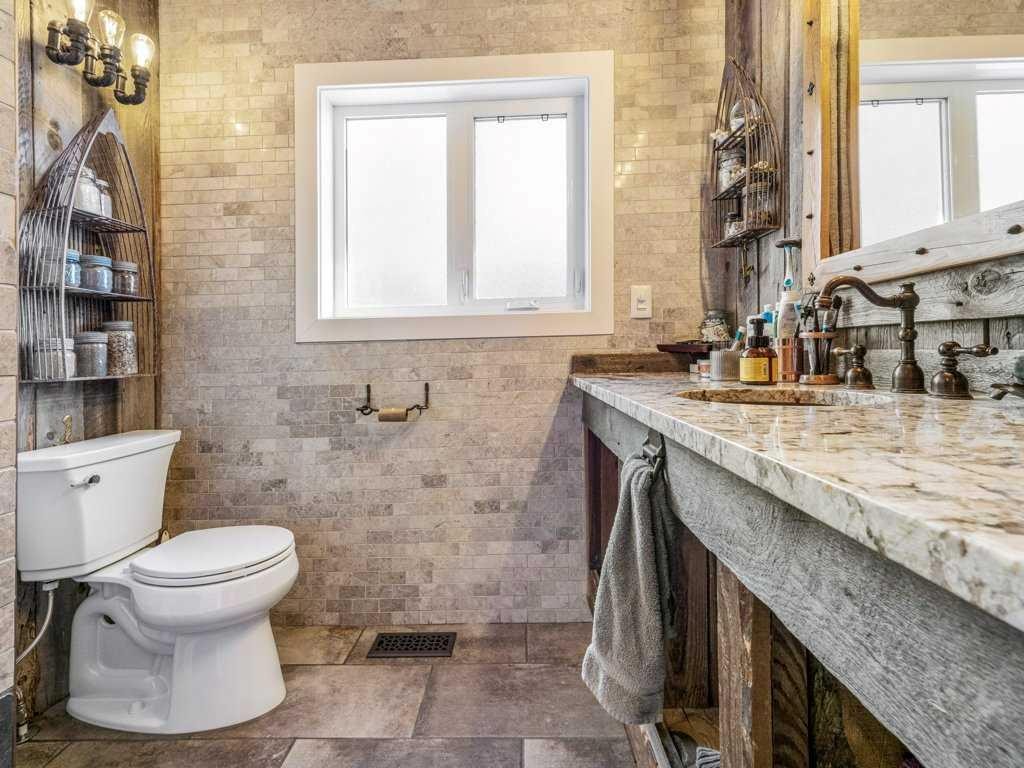 6501 22 Avenue, Coleman, AB - Indoor Photo Showing Bathroom