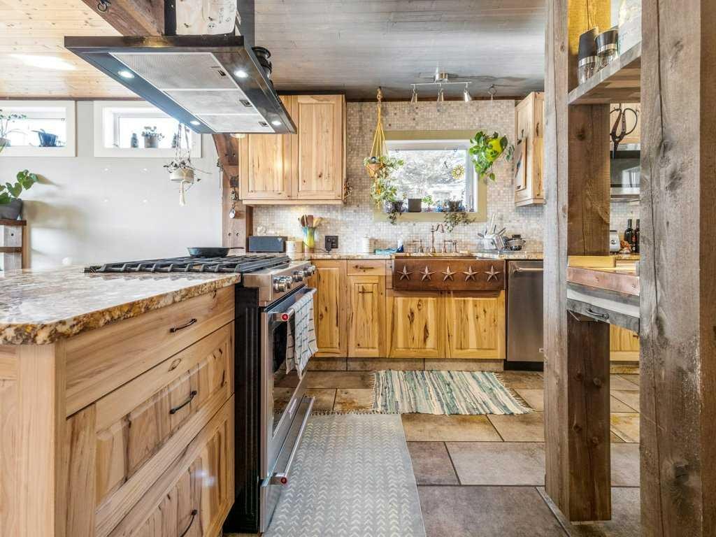 6501 22 Avenue, Coleman, AB - Indoor Photo Showing Kitchen
