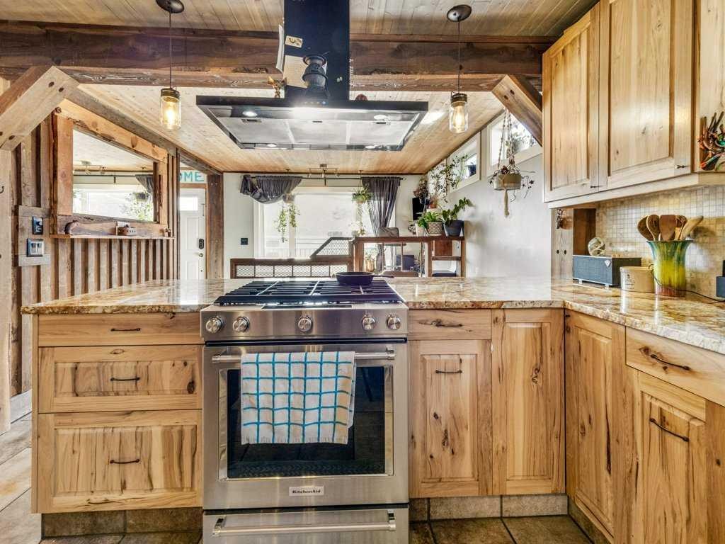 6501 22 Avenue, Coleman, AB - Indoor Photo Showing Kitchen
