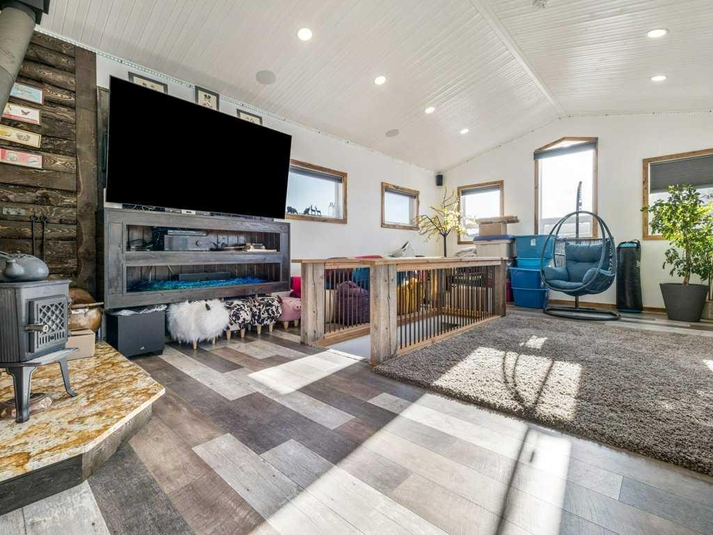 6501 22 Avenue, Coleman, AB - Indoor