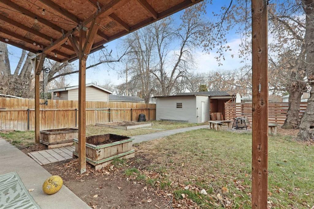 1127 16 Street South, Lethbridge, AB - Outdoor