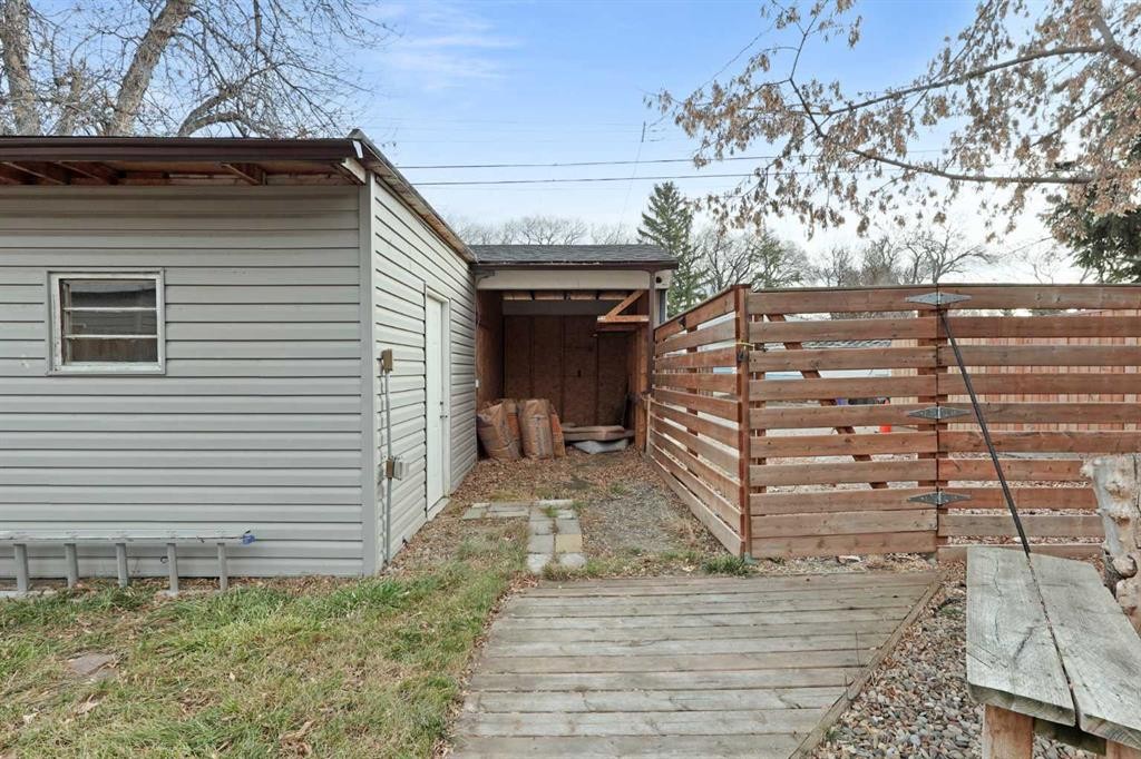 1127 16 Street South, Lethbridge, AB - Outdoor With Exterior