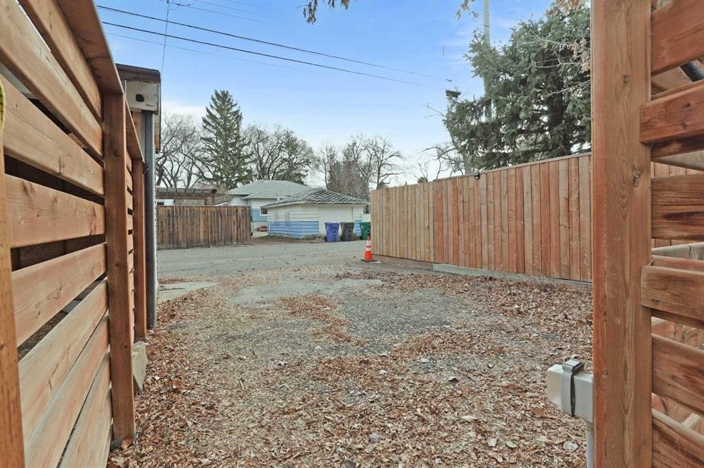 1127 16 Street South, Lethbridge, AB - Outdoor