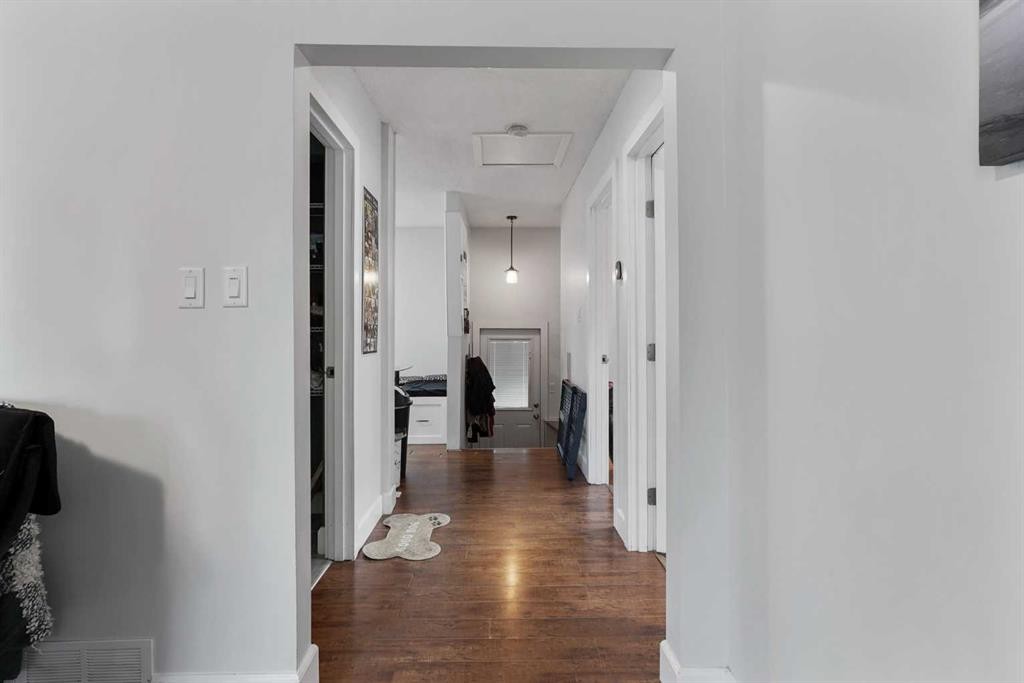 1127 16 Street South, Lethbridge, AB - Indoor Photo Showing Other Room