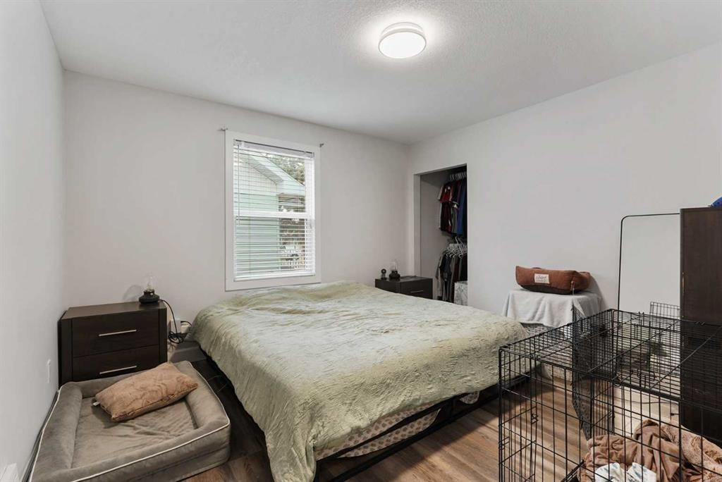 1127 16 Street South, Lethbridge, AB - Indoor Photo Showing Bedroom