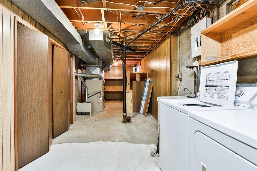 1321 17 Avenue South, Lethbridge, AB - Indoor Photo Showing Laundry Room