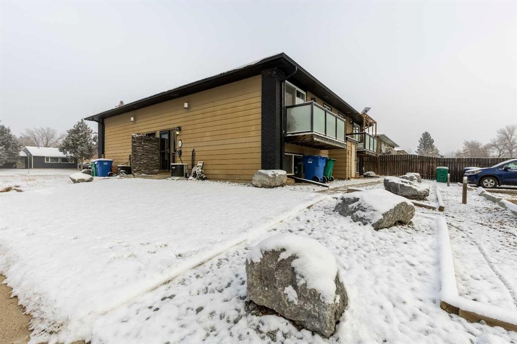 4-1701 St Edward Boulevard North, Lethbridge, AB - Outdoor With Exterior