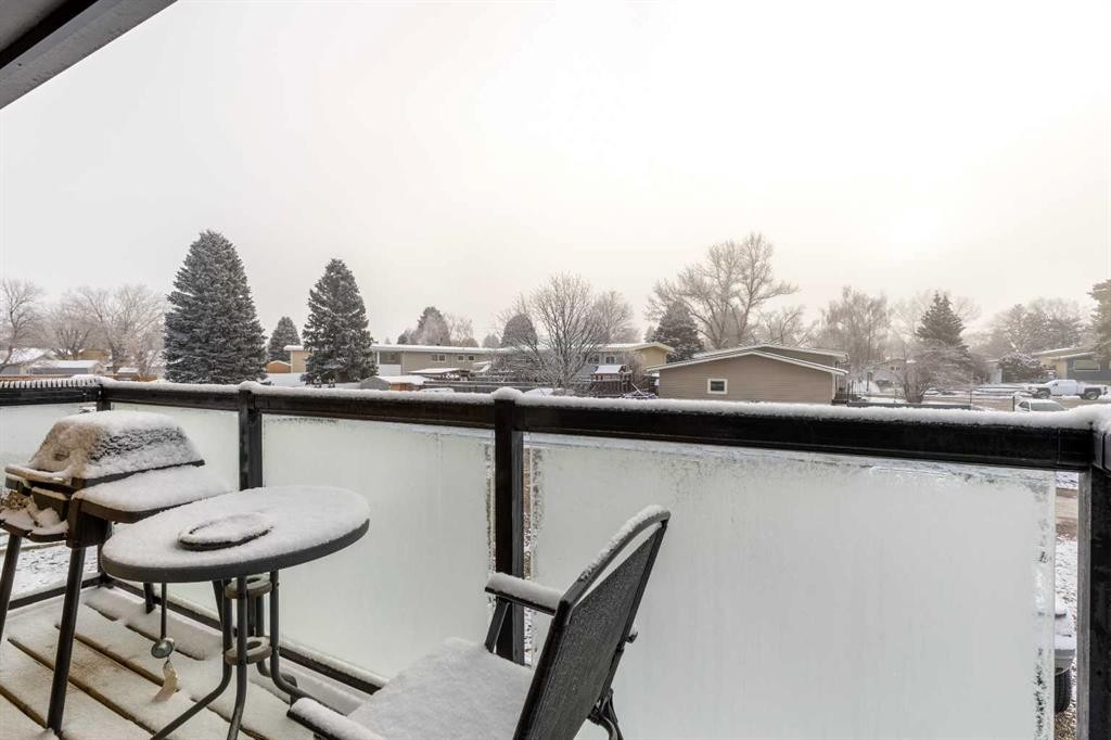 4-1701 St Edward Boulevard North, Lethbridge, AB - Outdoor