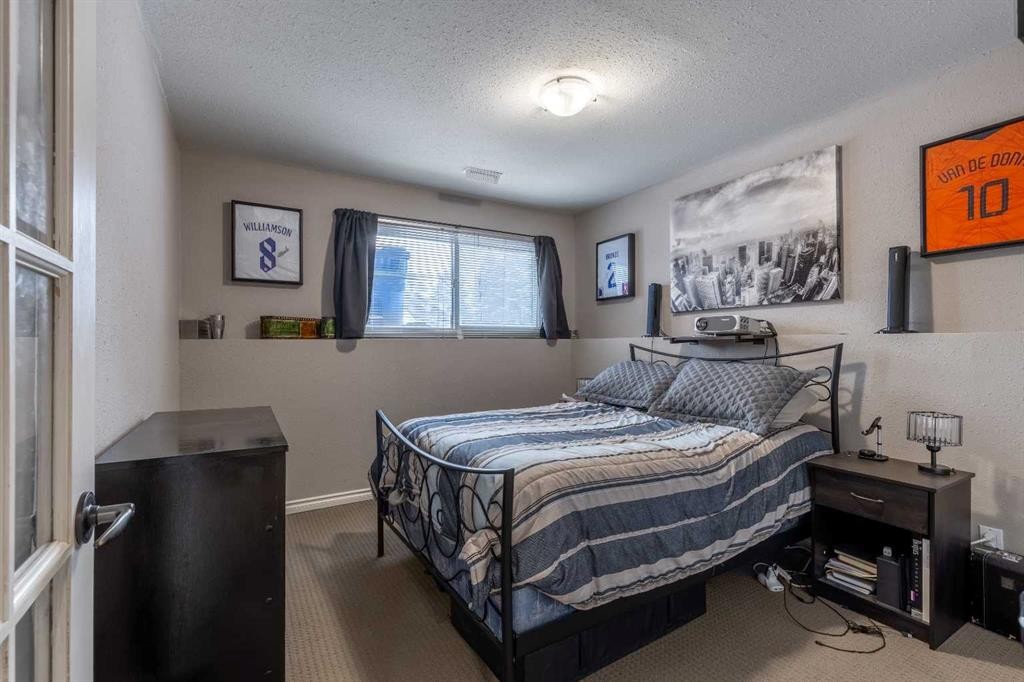 4-1701 St Edward Boulevard North, Lethbridge, AB - Indoor Photo Showing Bedroom