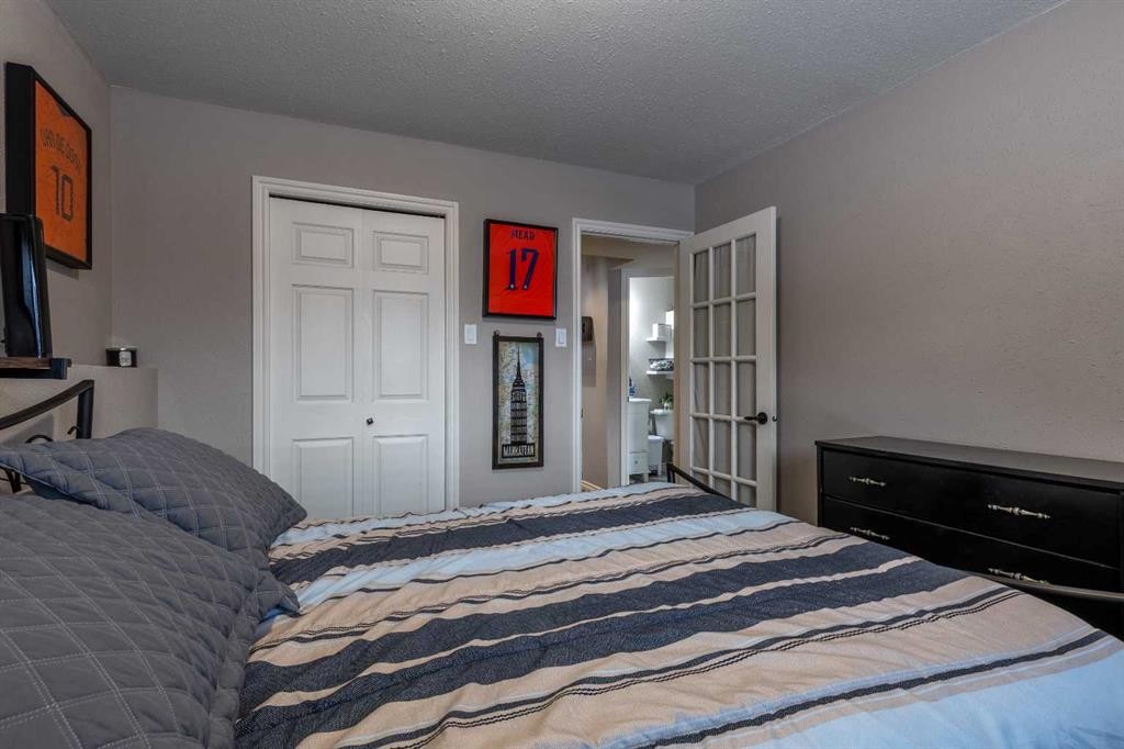 4-1701 St Edward Boulevard North, Lethbridge, AB - Indoor Photo Showing Bedroom