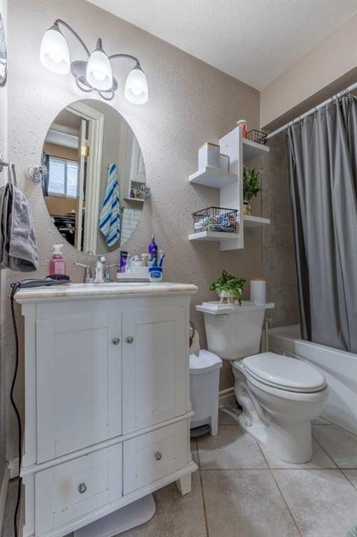 4-1701 St Edward Boulevard North, Lethbridge, AB - Indoor Photo Showing Bathroom