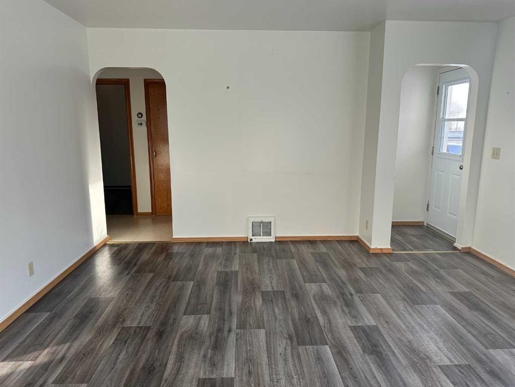 114 3 Avenue North, Vauxhall, AB - Indoor Photo Showing Other Room