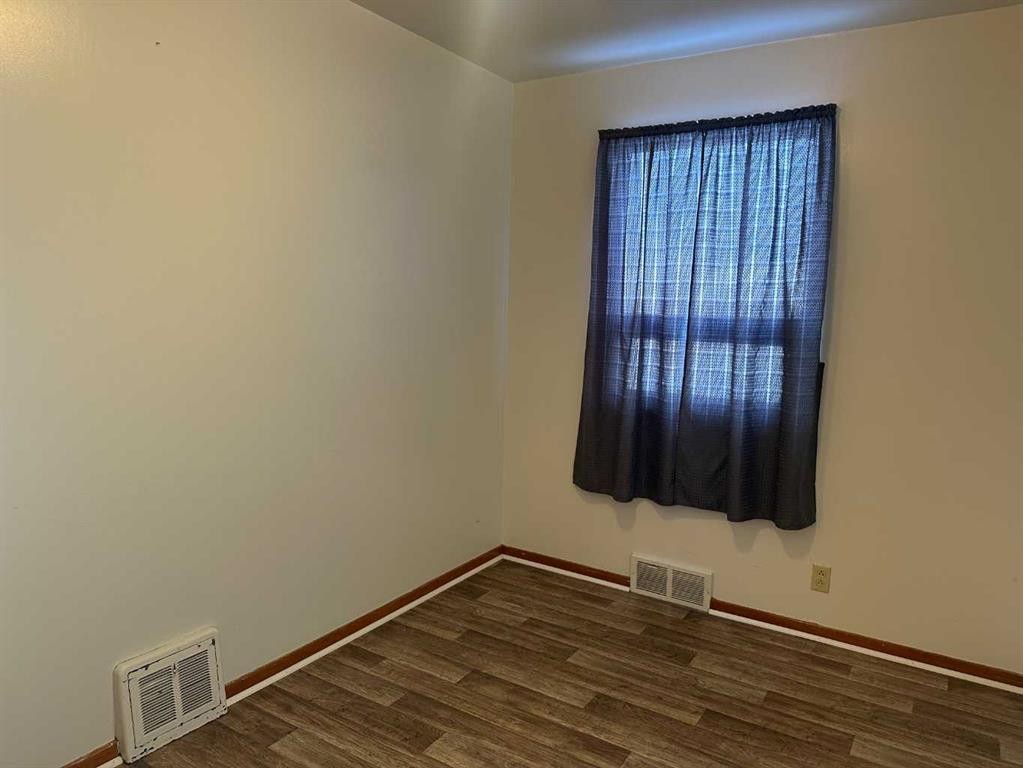 114 3 Avenue North, Vauxhall, AB - Indoor Photo Showing Other Room