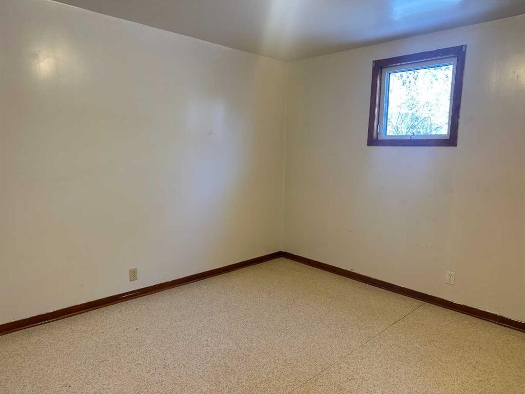 114 3 Avenue North, Vauxhall, AB - Indoor Photo Showing Other Room